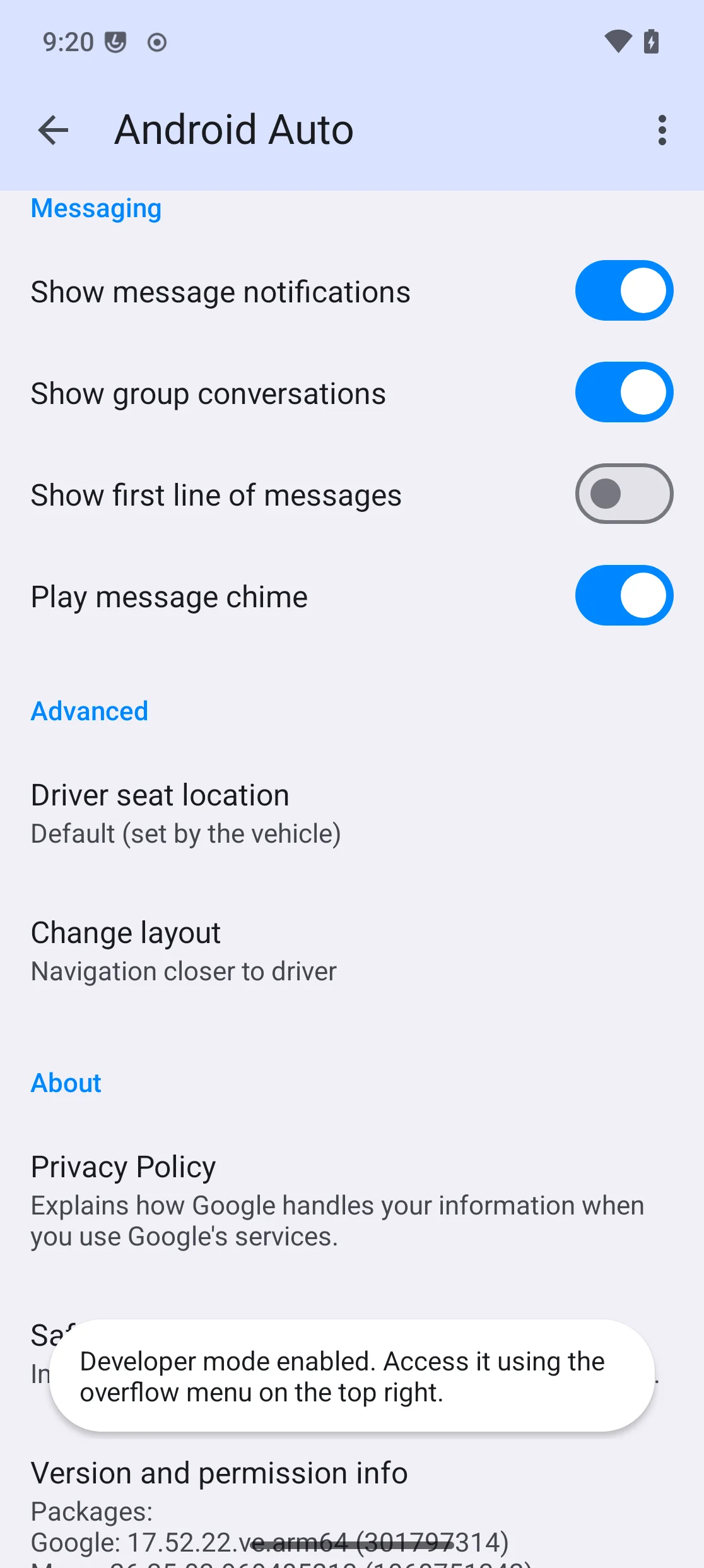 Notification toast : «Developer mode enabled. Access it using the overflow menu on the top right.»