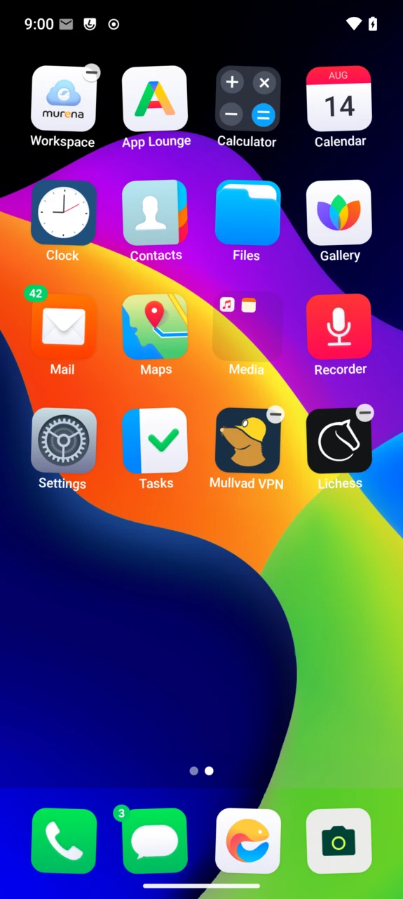 Edit mode with wobbling icons and a minus badge on a removable app
